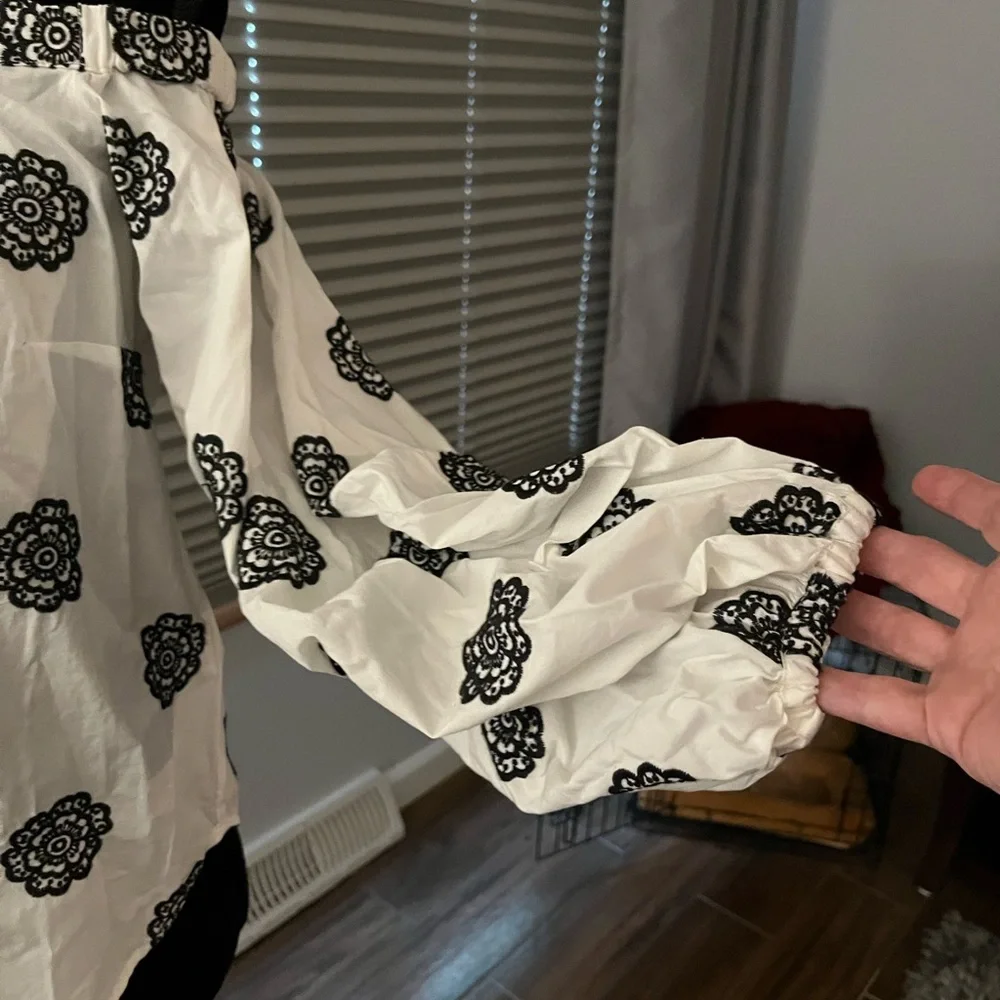 Anthropologie Maeve White & Black Puff Sleeve Blouse